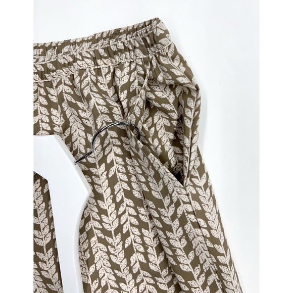 Coldwater Creek Light Brown and Cream Printed Leaves Pull On Pants